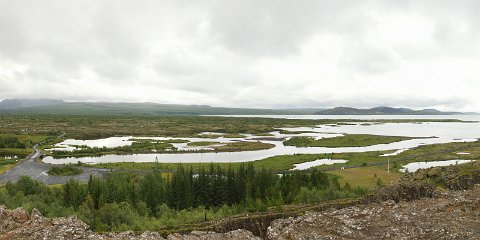 37140Þingvellir Þingvellir (le Þ se prononce comme le th anglais et s'écrit th dans les traductions françaises) est le principal site historique d'Islande. C'est ici qu'en 930...