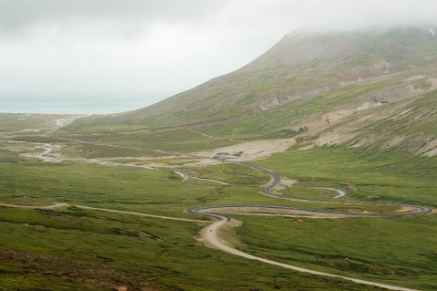 17550F2013___16263 L'impressionnante route 94 qui relie Egilsstadir à Borgarfjörður, dans le franchissement du col de Vatnsskarð.