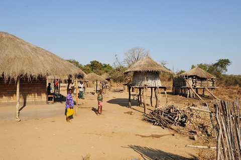 _847000-F2010___12434 Mozambique, de Cobue à Lichinga, villages