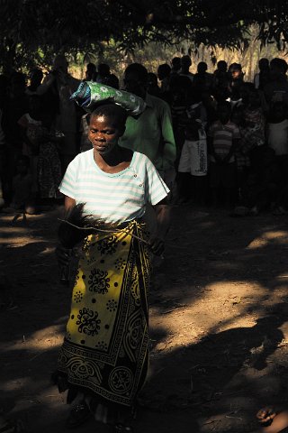 _706000-F2010___11276 Mozambique, village près de Cobue, compétition de danse CHIODA entre villages