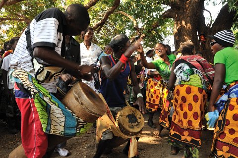 _707000-F2010___11304 Mozambique, village près de Cobue, compétition de danse CHIODA entre villages