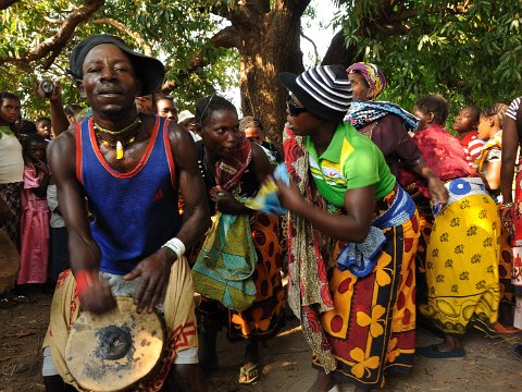 _708000-F2010___11306 Mozambique, village près de Cobue, compétition de danse CHIODA entre villages