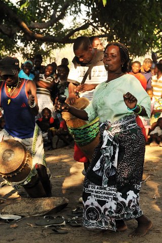 _713000-F2010___11339 Mozambique, village près de Cobue, compétition de danse CHIODA entre villages