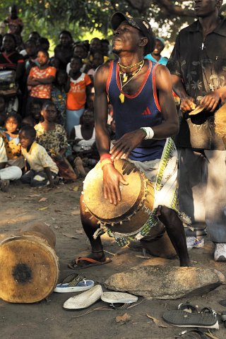 _714000-F2010___11341 Mozambique, village près de Cobue, compétition de danse CHIODA entre villages