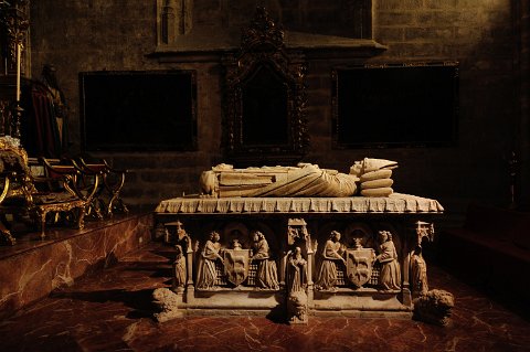 F2012___18273 Seville, Cathedrale et Giralda, sepulchre du cardinal Juan de Cervantes