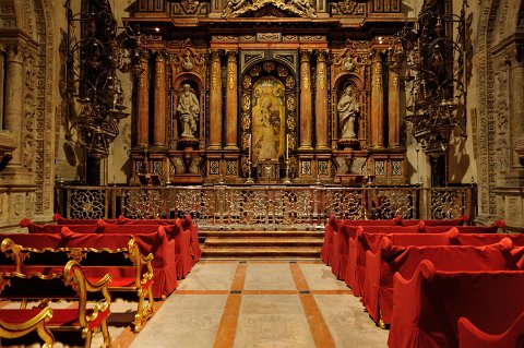 F2012___18275 Seville, Cathedrale et Giralda, Santa Maria de la Antigua devant laquelle vint prier l'équipage de Magellan au retour de son tour du monde