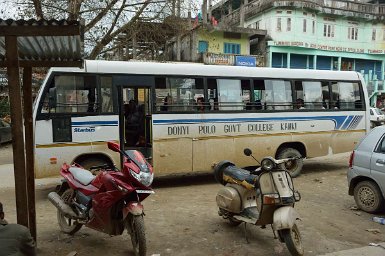 F2015___03906 Along (Aalo), transports scolaires