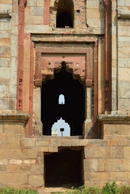 F2015___06070 Delhi, Lodi garden, Shisha Gumbad, (le dome de verre), sans doute construit à la fin du XVe siècle, renferme sans doute la tombe d'un membre de la dynastie...