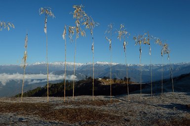 18900F2015___01728 Chandar, à 3000m, un minuscule village inaccessible, au milieu des contreforts de l'Himalaya qui culminent ici à 6400m.