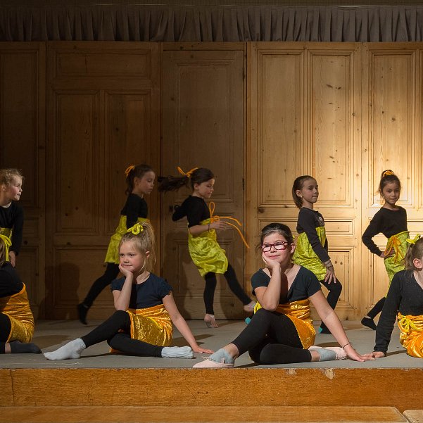 Chorégraphies Groupe danse primaire, chorégraphie et direction Méline Vioix