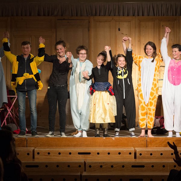 On est mal ! On est mal ! pièce de Frédéric CARIS (2014) jouée par le groupe théâtre collège 3 sous la conduite de Méline VIOIX