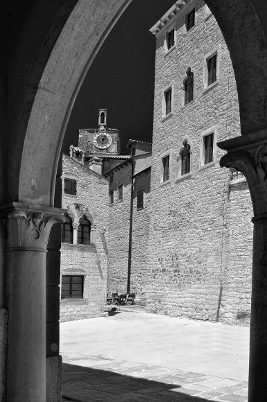 michel 3 010 CROATIE PLI 0153 BW (3)