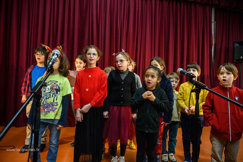 20251210__32646 Chants d'enfants sous la direction d'Elodie Colombier accompagnée de Philippe Dupuy