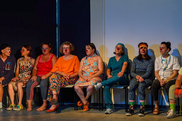 Urgence à l'Hopital Groupe Clowns animé par Gregory Escolin, avec Karine Di bin, Delphine Gautheron, Sandrine Curt, Sandrine Joanin, Pascal...