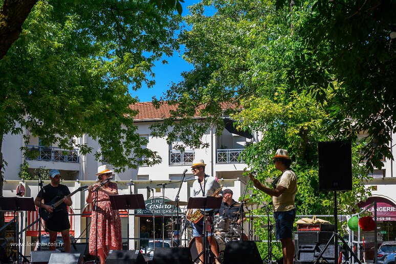 20260620__38137 50e anniversaire MJC Fontaines Saint Martin, Sur la place.