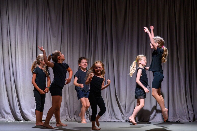 20260620__37794 MJC Fontaines Saint Martin, spectacle de fin d'année, ateliers danse 1 et 2 du mercredi matin, animés par Heloise Pedrinelli