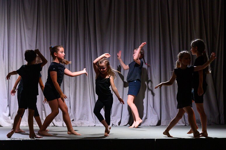 20260620__37798 MJC Fontaines Saint Martin, spectacle de fin d'année, ateliers danse 1 et 2 du mercredi matin, animés par Heloise Pedrinelli
