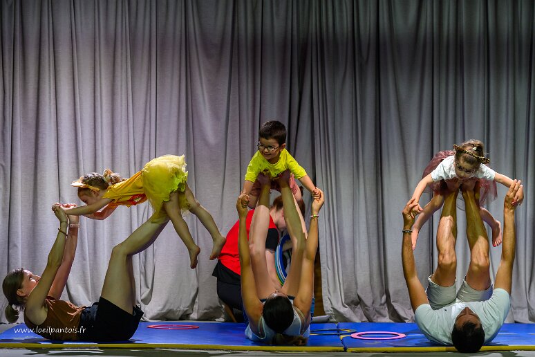 20260620__37952 MJC Fontaines Saint Martin, spectacle de fin d'année, ateliers cirque duo parents-enfants, cirque éveil, cirque enfants, animés par Lou Romano