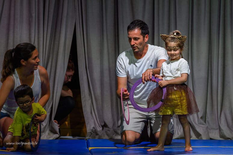 20260620__37956 MJC Fontaines Saint Martin, spectacle de fin d'année, ateliers cirque duo parents-enfants, cirque éveil, cirque enfants, animés par Lou Romano