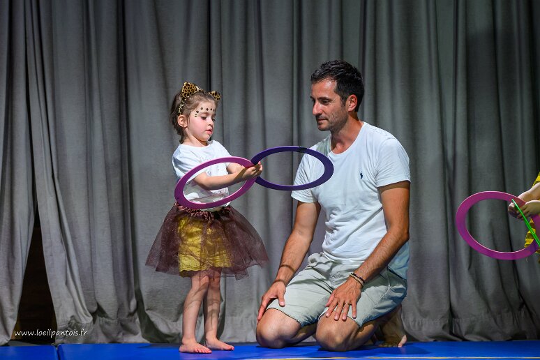 20260620__37961 MJC Fontaines Saint Martin, spectacle de fin d'année, ateliers cirque duo parents-enfants, cirque éveil, cirque enfants, animés par Lou Romano