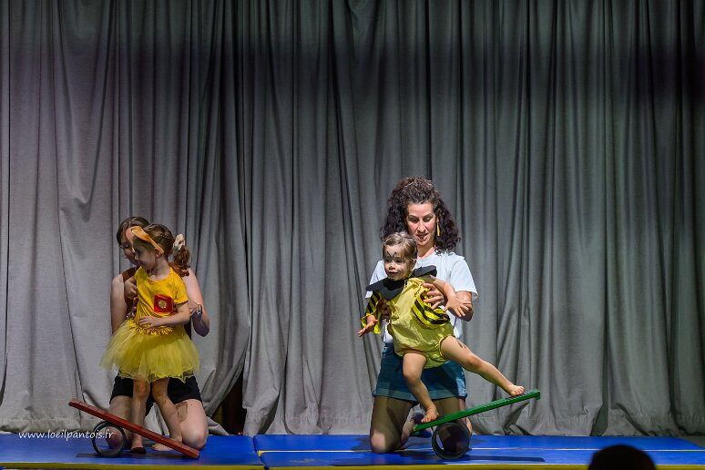 20260620__37964 MJC Fontaines Saint Martin, spectacle de fin d'année, ateliers cirque duo parents-enfants, cirque éveil, cirque enfants, animés par Lou Romano