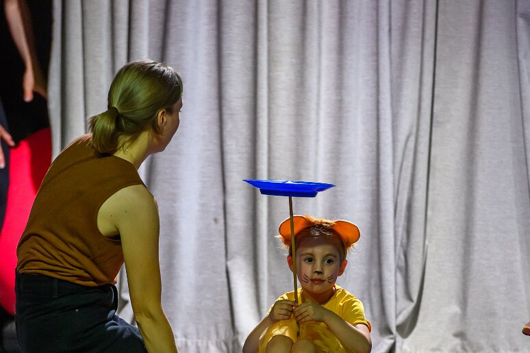 20260620__37968 MJC Fontaines Saint Martin, spectacle de fin d'année, ateliers cirque duo parents-enfants, cirque éveil, cirque enfants, animés par Lou Romano