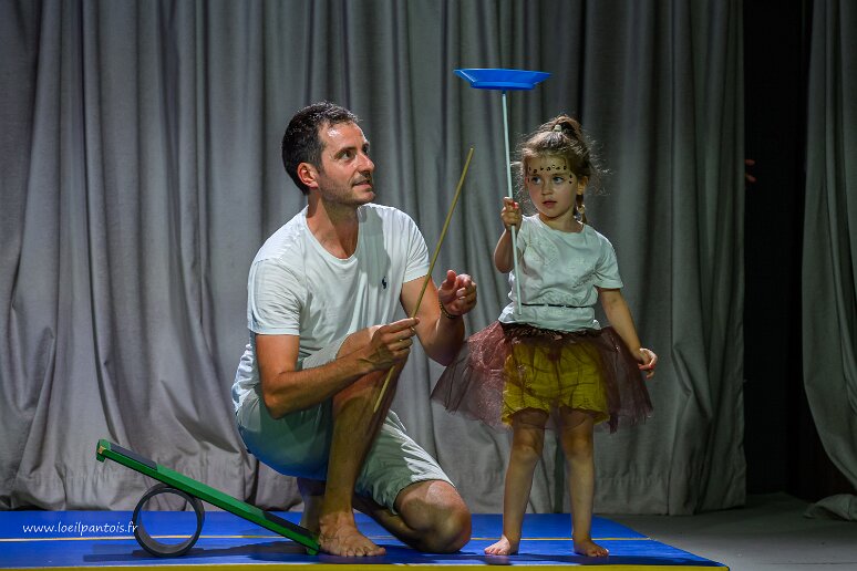 20260620__37975 MJC Fontaines Saint Martin, spectacle de fin d'année, ateliers cirque duo parents-enfants, cirque éveil, cirque enfants, animés par Lou Romano