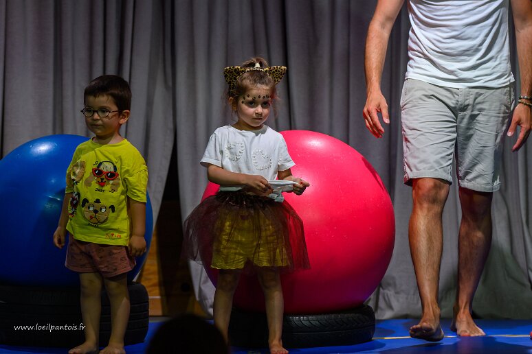 20260620__37991 MJC Fontaines Saint Martin, spectacle de fin d'année, ateliers cirque duo parents-enfants, cirque éveil, cirque enfants, animés par Lou Romano