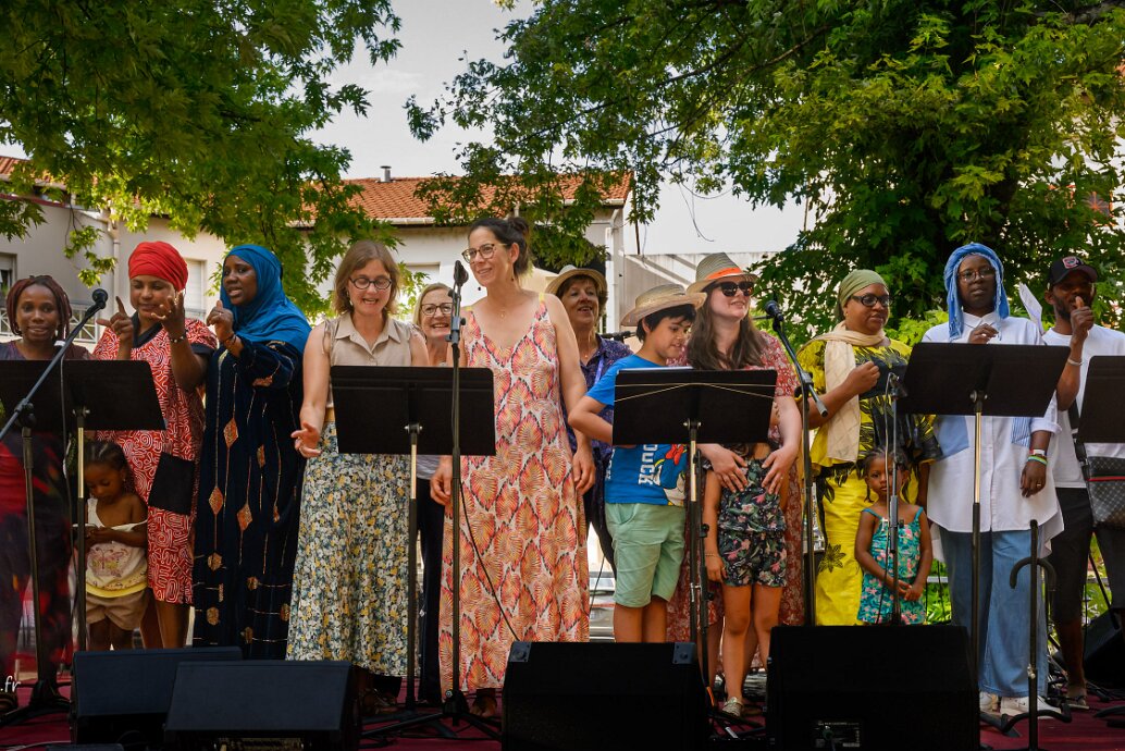 50 ans MJC Des anciens, des souvenirs, des témoignages, de la musique, une bougie et 51 gateaux et le rendu du projet "nos...