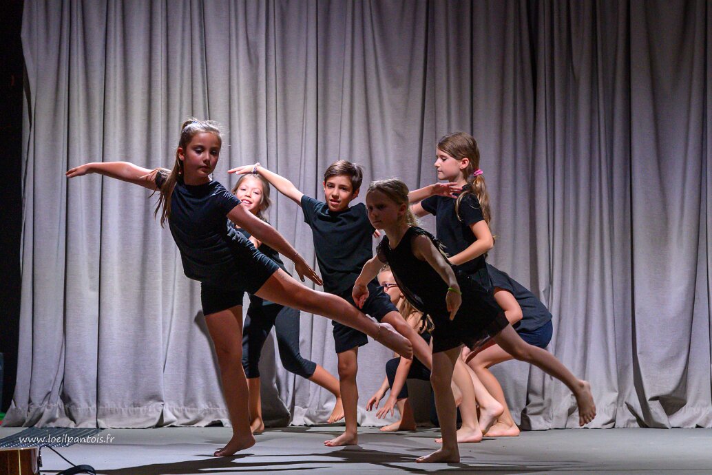 Spectacle fin d'année des sections danse Eileen, Léna, Lily, Nola, Alba, Hope, Romane, Soline, Ana, Jeanne Julliette, Nora, Andrea, Elsa, Juliette, Clémence,...