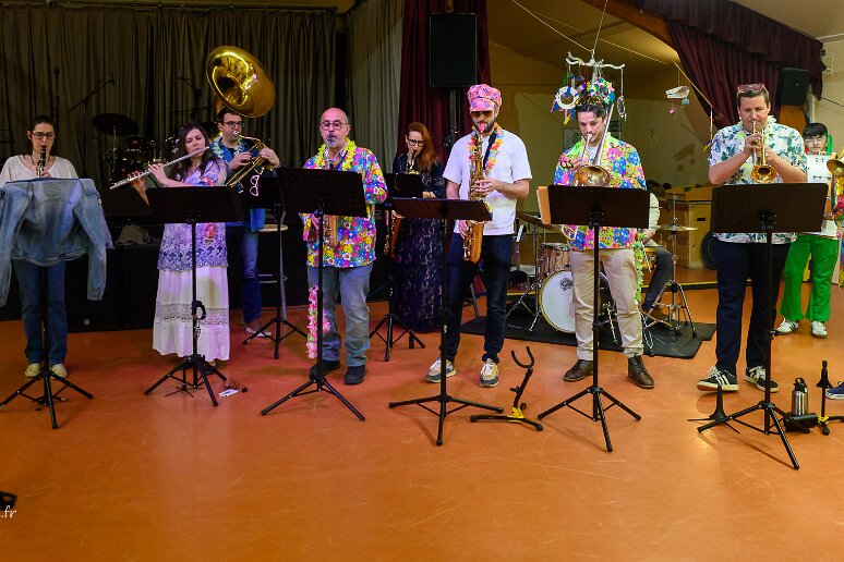 20260328__33810 MJC Carnaval. Le Brass Pulsion pour mettre l'ambiance.