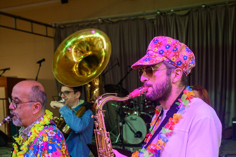 20260328__33995 MJC Carnaval. Le Brass Pulsion pour mettre l'ambiance.