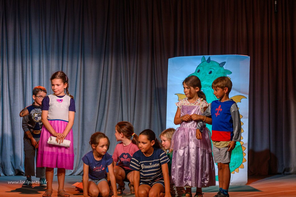 Le petit minus et le dragon vert Le petit minus et le dragon vert joué par une partie du groupe de CP-CE2 du lundi, mis en scène par Katia Dieng avec...
