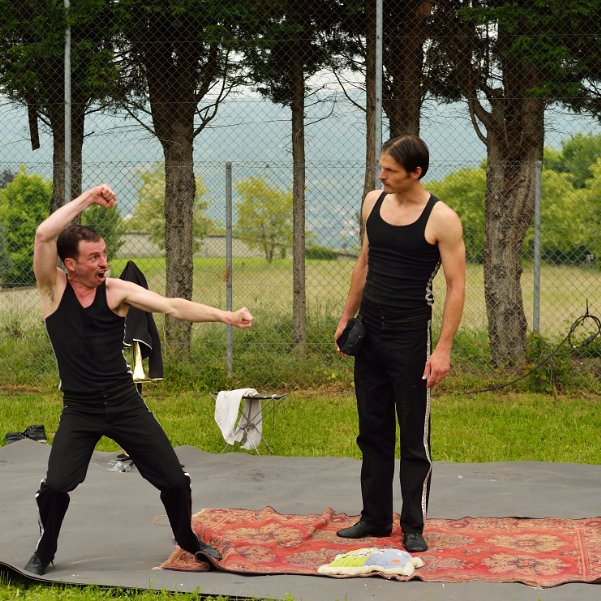 Du Muscle et de La Sueur Spectacle de la King Size Compagnie, numéro déjanté de portée acrobatique et de clown avec Stéphane Lafargue (le petit...