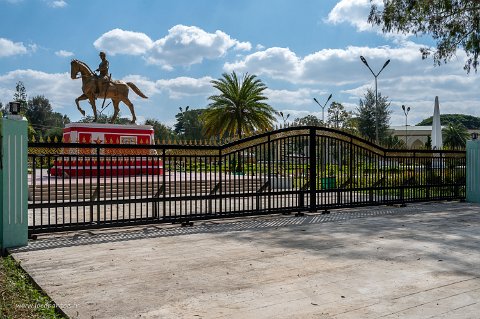 20191126__00213-172 Loikaw, statue de Aung San, assassiné en 1947 et père de