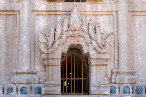 20191120__00095-57 Temple d'Ananda symbole de griffes d'ogres protégeant une porte
