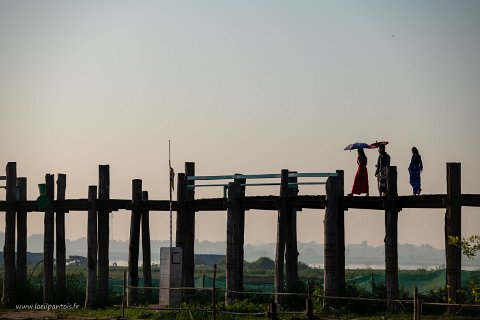 20191119__00038-18 Pont u bein construit en 1850 sur le lac lac Taungthaman par le maire de l'époque U Bein. IL a utilisé des poteaux de teck abandonnés lors du transfert de la...