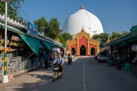 20191119__00164-114 Kaunghmudaw Pagoda, construite en 1636 sous le règne du roi Thalun pour accueillir quelques reliques du bouddha entre autre une dent inférieure gauche et 11...