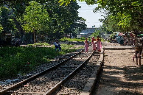 20191117__00269-27 Mandalay, Ralways market, terminus de la voie