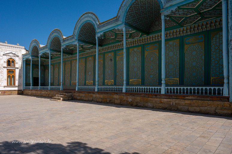 20230523__00244-29 Palais Sitorai Mokhi-Khosa, Iwan du palais, célèbre pour sa décoration en ganch vert. La sculpture ganch est une technique traditionnelle d'Ouzbekistan à base...