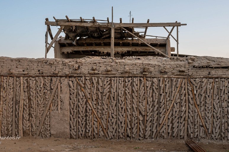 20230518__00188-180 Khiva, technique de construction d'un mur ancien