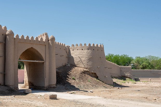 A l'extérieur d'Ichtan Kala L'extérieur d'Ichtan Kala fut aménagé à partir de 1840 par la construction d'une nouvelle fortification puis de palais...