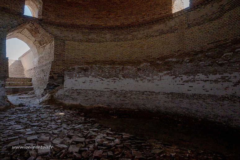20230524__00761-11 Sardoba (réservoir d'eau souterrain) Rabat-i-Malik, . Depuis le sol du réservoir