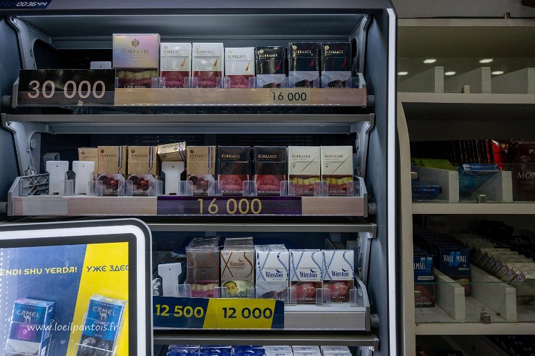20230524__00761-98 Supermaché Well mart de Nourata, l'essor de la grande distribution. Cigarettes, de 1.2€ à 3€