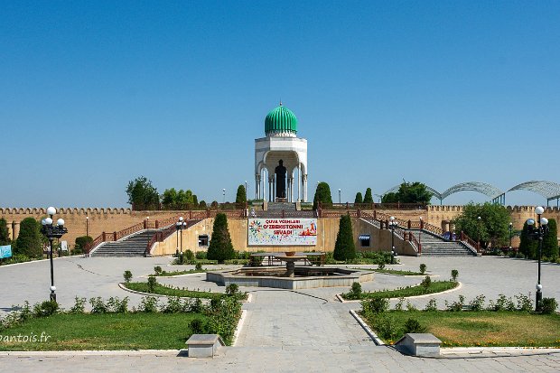 Vallée du Ferghana Pour le visiteur, la vallée du Ferghana ressemble plus à une vaste plaine qu'à une vallée. C'est une région riche à...