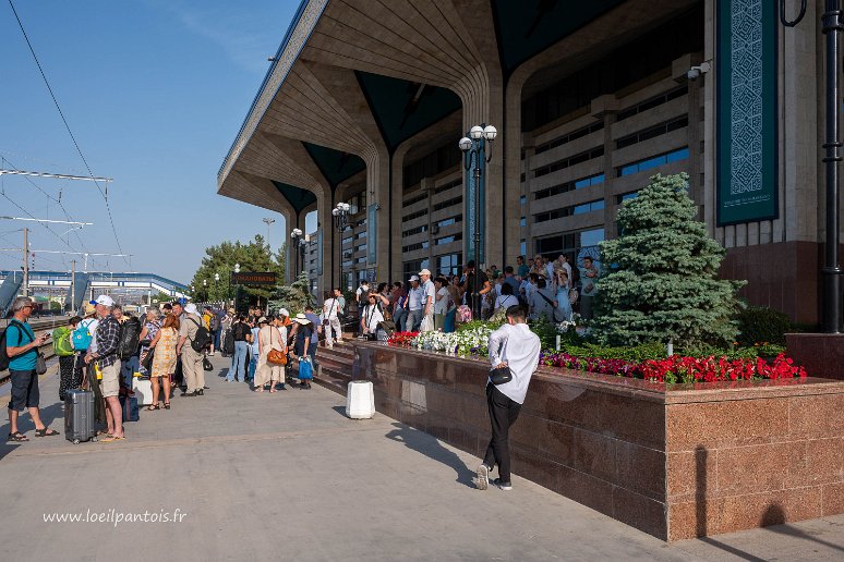 20230603__00700-58 Gare de Samarcande, au départ vers Tachkent: trajet en train rapide de Samarcande à Tachkent puis route de Tachkent à Kokand