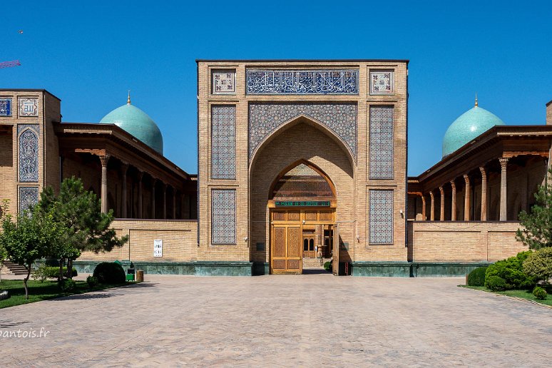 20230607__00789-70 Mosquée de l'imam Hazrati, ensemble de bâtiments construits en 2007 et comprenant une mosquée, et l'administration des musulmans d'Ouzbékistan