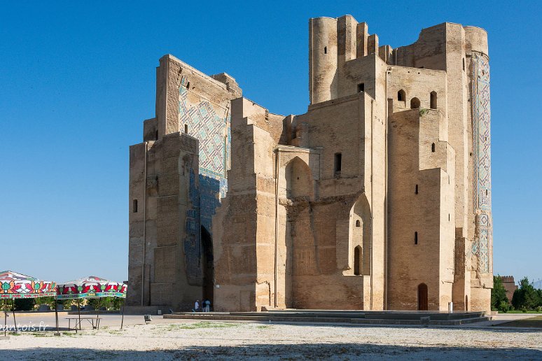 20230531__00700-42 Chakhrisabz: ruines de la porte d'entrée d'Ak-seraï (palais blanc construit de 1380 à 1404) par Tarmerlan. Les tours mesuraient initalement 65m de haut. et...