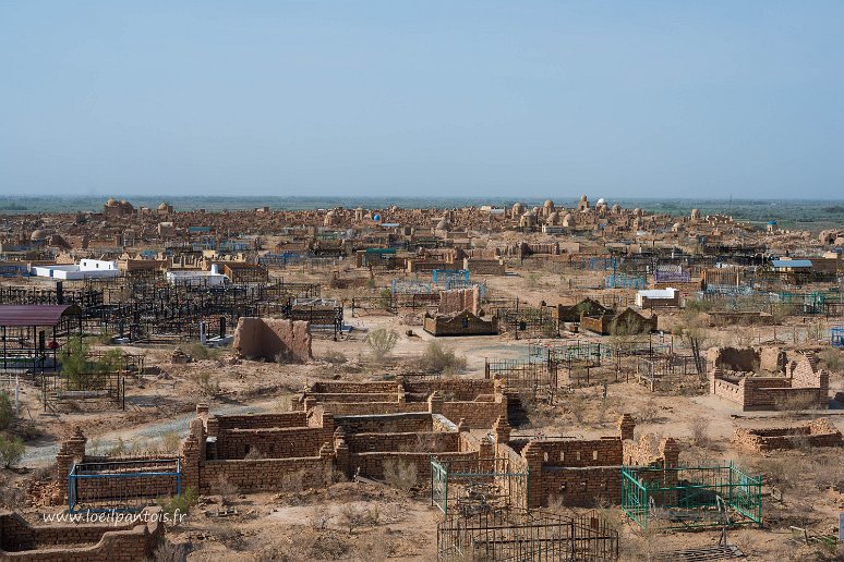 20230514__00307-31 Nécropole de Mizdahkan près de Noukous, vue depuis colline de Jumart-Kassab (le boucher Kassab) dont la légende dit qu'il distribua gratuitement de la viande à...