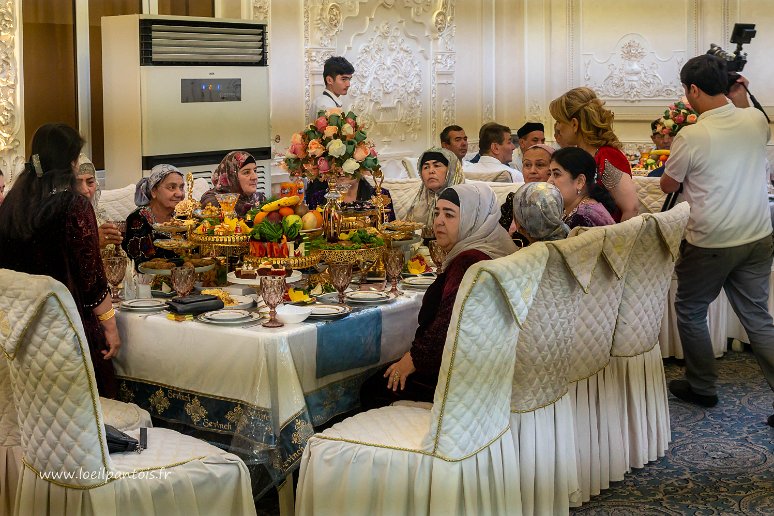 20230530__00183-130 Dans le quartier de Sat tepo, cérémonie du kalim: la fête donne lieu à un plantureux buffet dans lequel, comme partout, les tables ne sont pas mixtes. Le kalim...